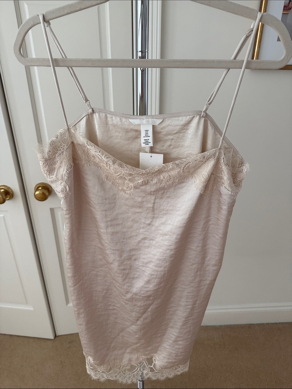 H&M Lace Mini Dress in Champagne - Picture 2 of 3
